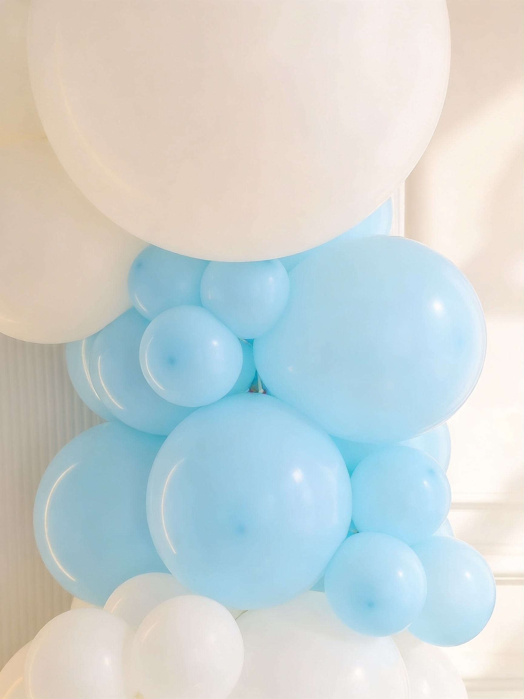 Detal — balony z brokatem i efektem lustrzanym